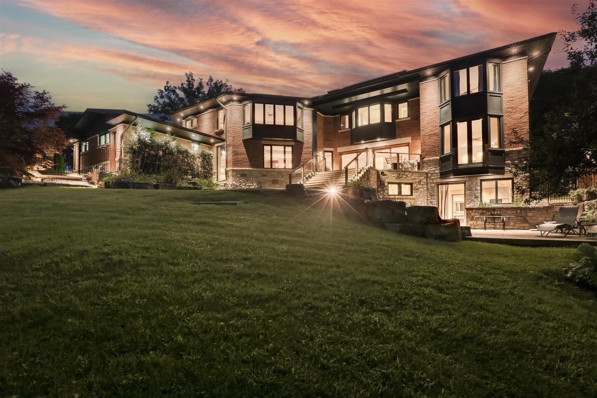 89 Kingsway Crescent, Toronto W08, ON M8X 2R8