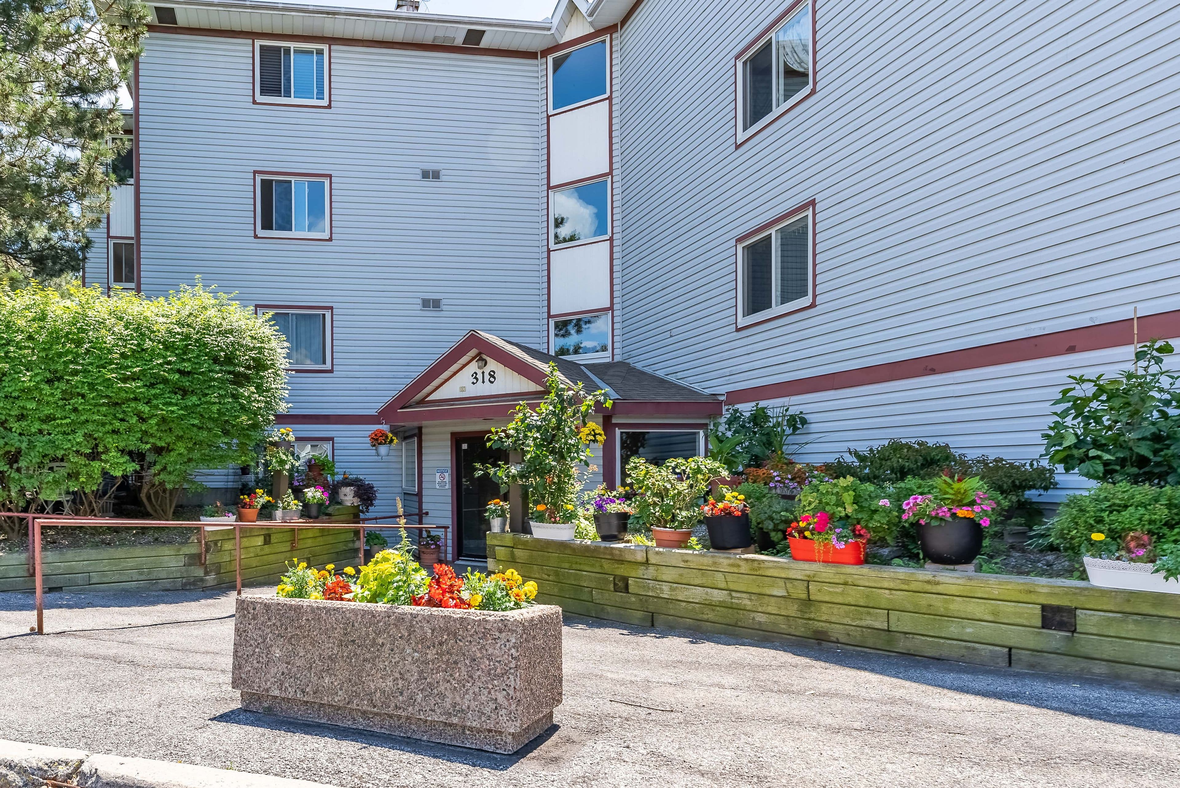 318 Lorry Greenberg Drive 206, Hunt Club - South Keys and Area, ON K1T 2R5