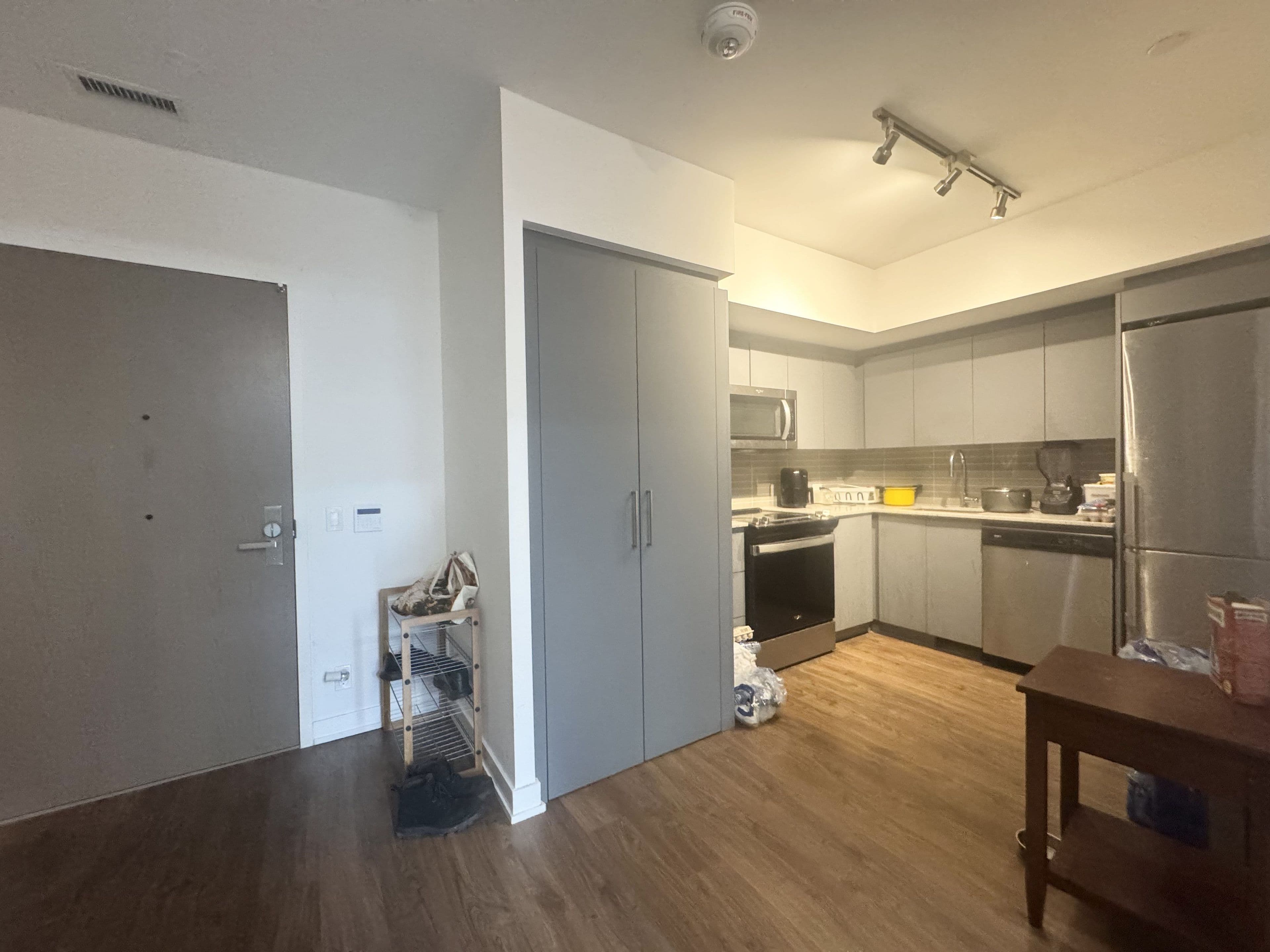 30 Tretti Way 1023, Toronto C06, ON M3H 0E3