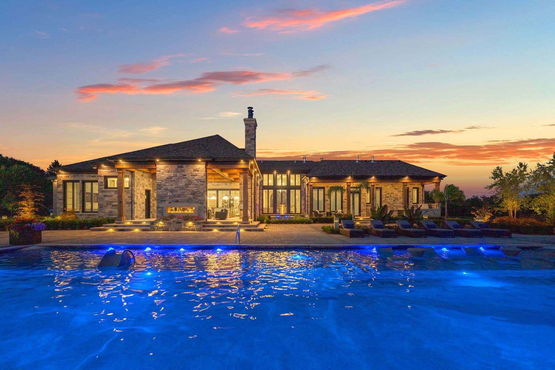 1272 Fiddlers Green Road, Hamilton, ON L9G 3L1