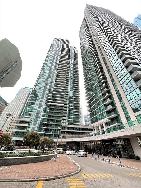 33 Bay Street 2711, Toronto C01, ON M5J 2Z3