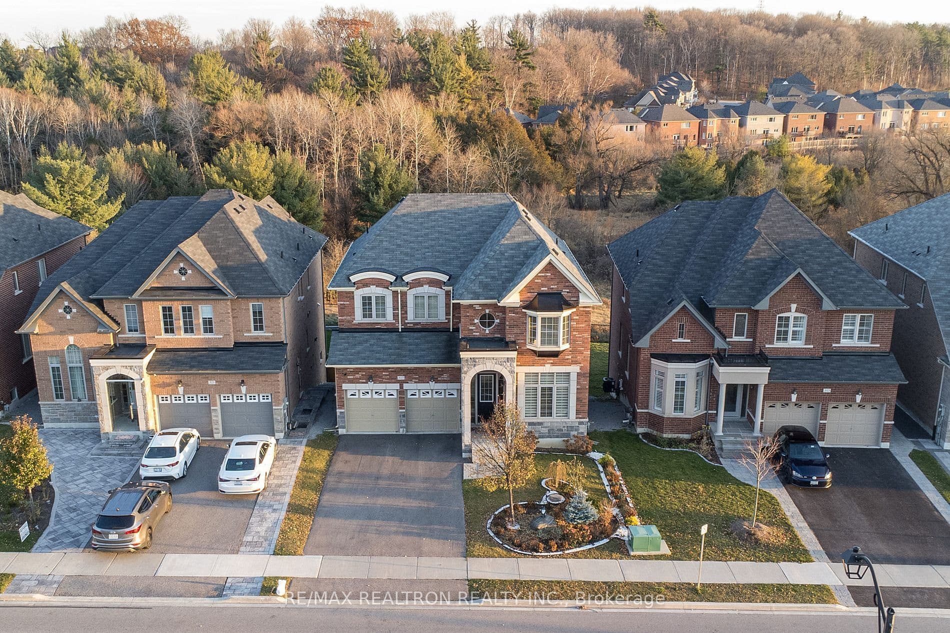 517 Clifford Perry Place Lower, Newmarket, ON L3X 0J1