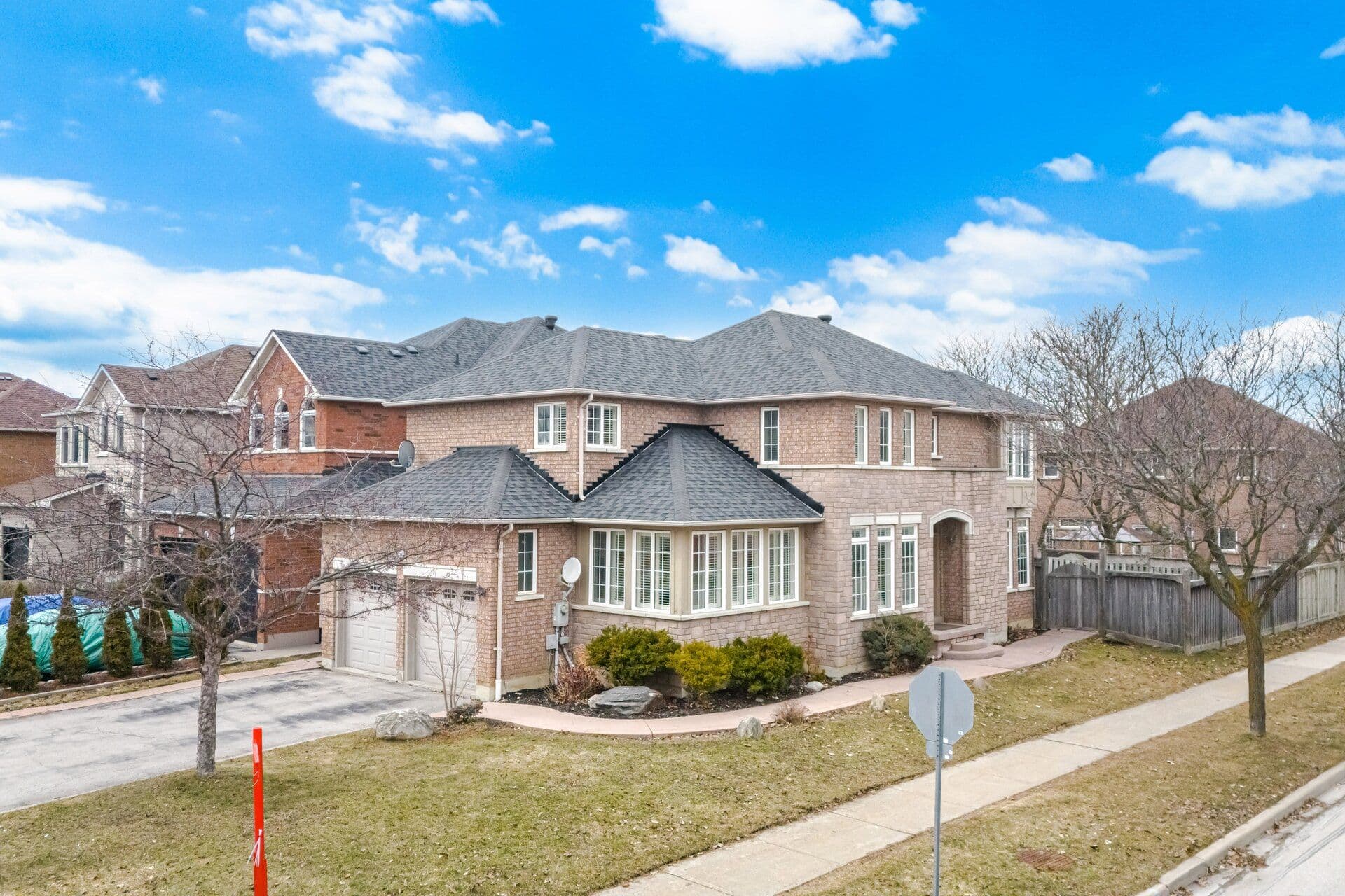 2 Sequoia Road, Vaughan, ON L4H 1W2
