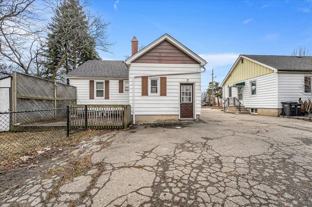 32 Beech Street, Brampton, ON L6V 1V1