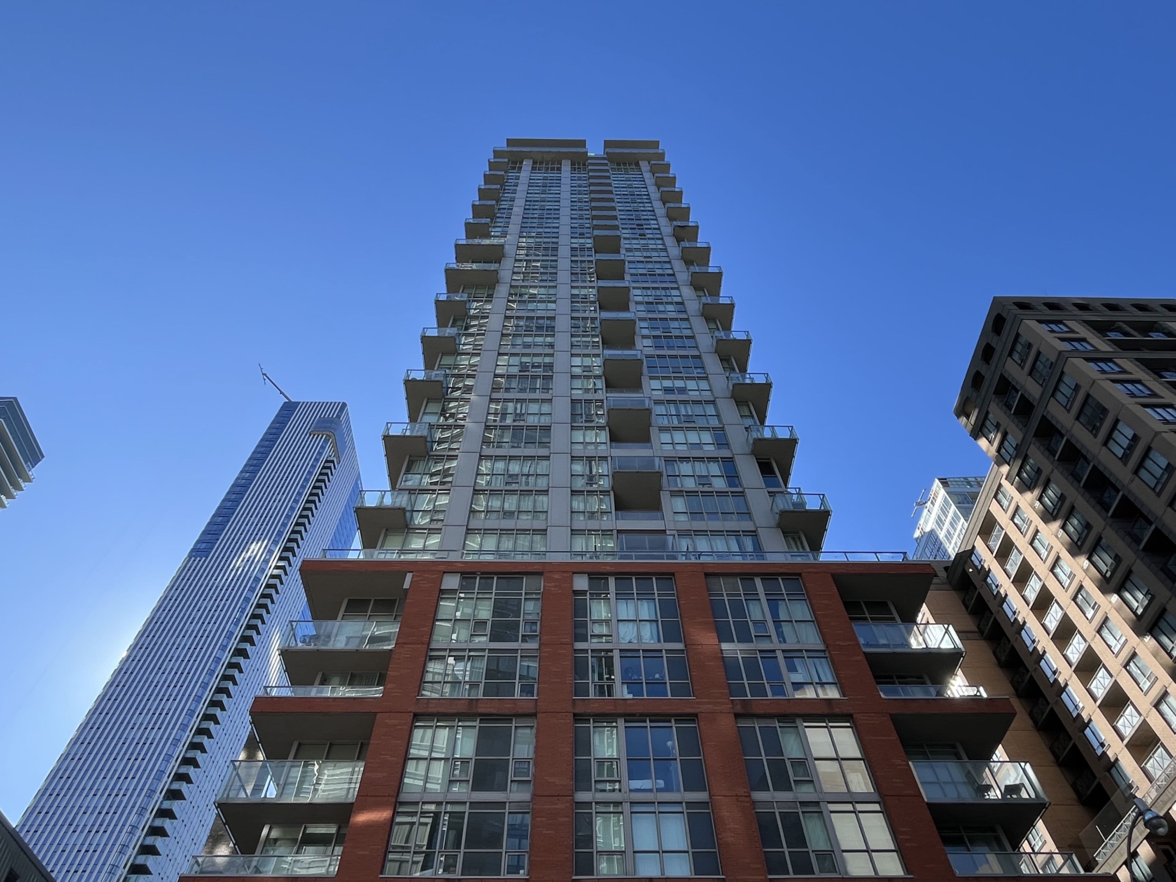 126 Simcoe Street 2206, Toronto C01, ON M5H 4E6