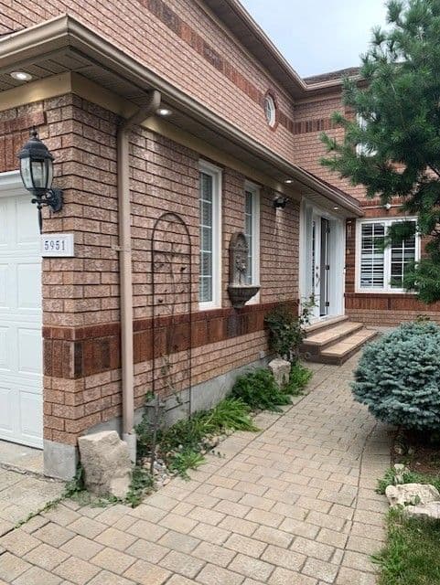 5951 Mersey Street Bsmt, Mississauga, ON L5V 1W1