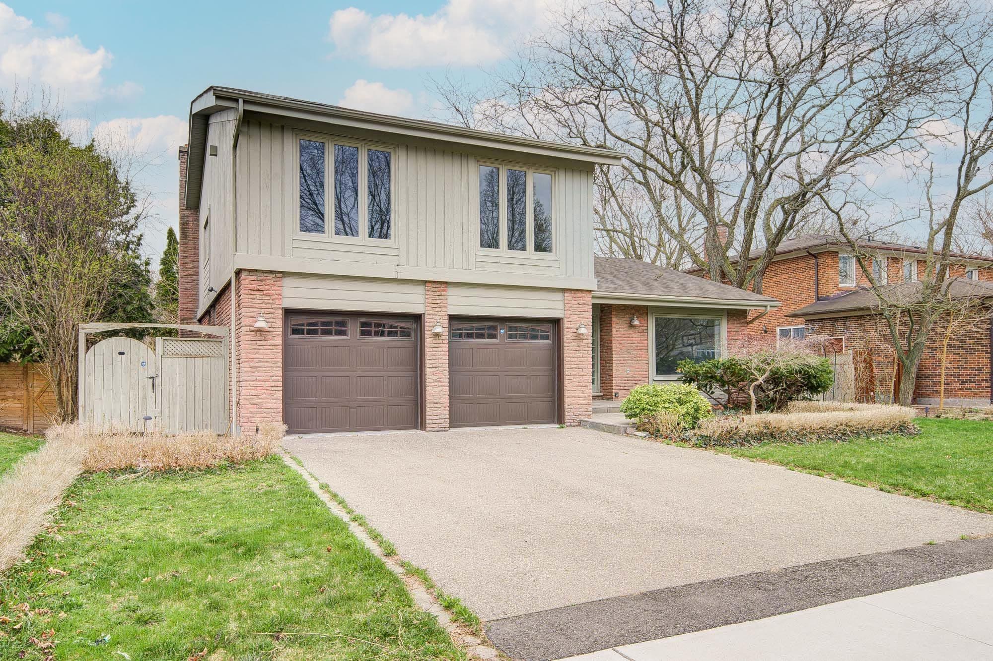 17 Bramble Drive, Toronto C13, ON M3B 2E9