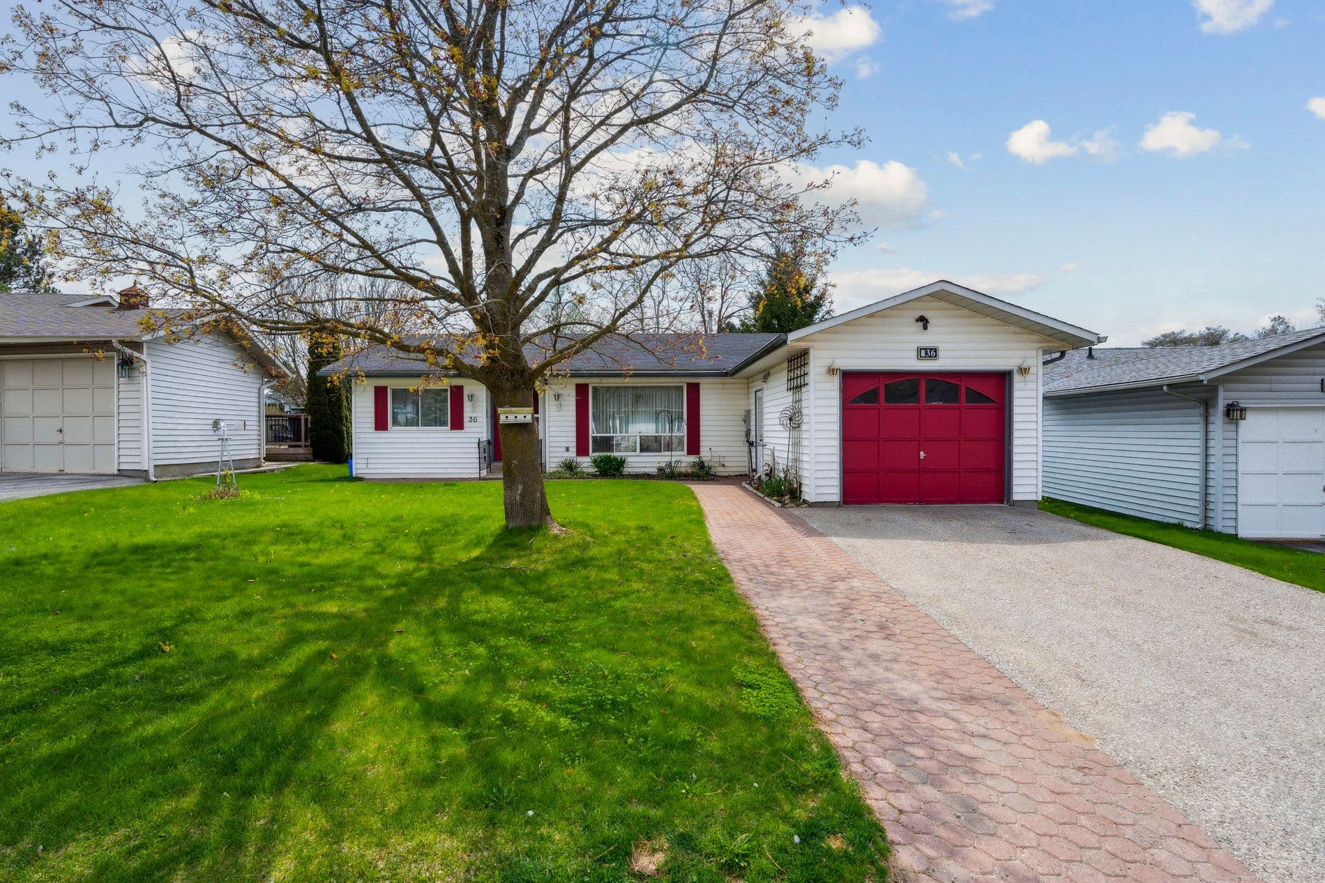 36 Tecumseth Pines Drive, New Tecumseth, ON L0G 1W0