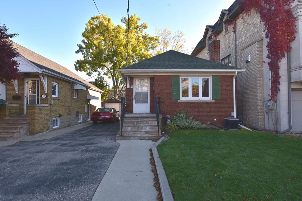 129 Felbrigg Avenue, Toronto C04, ON M5M 2M6
