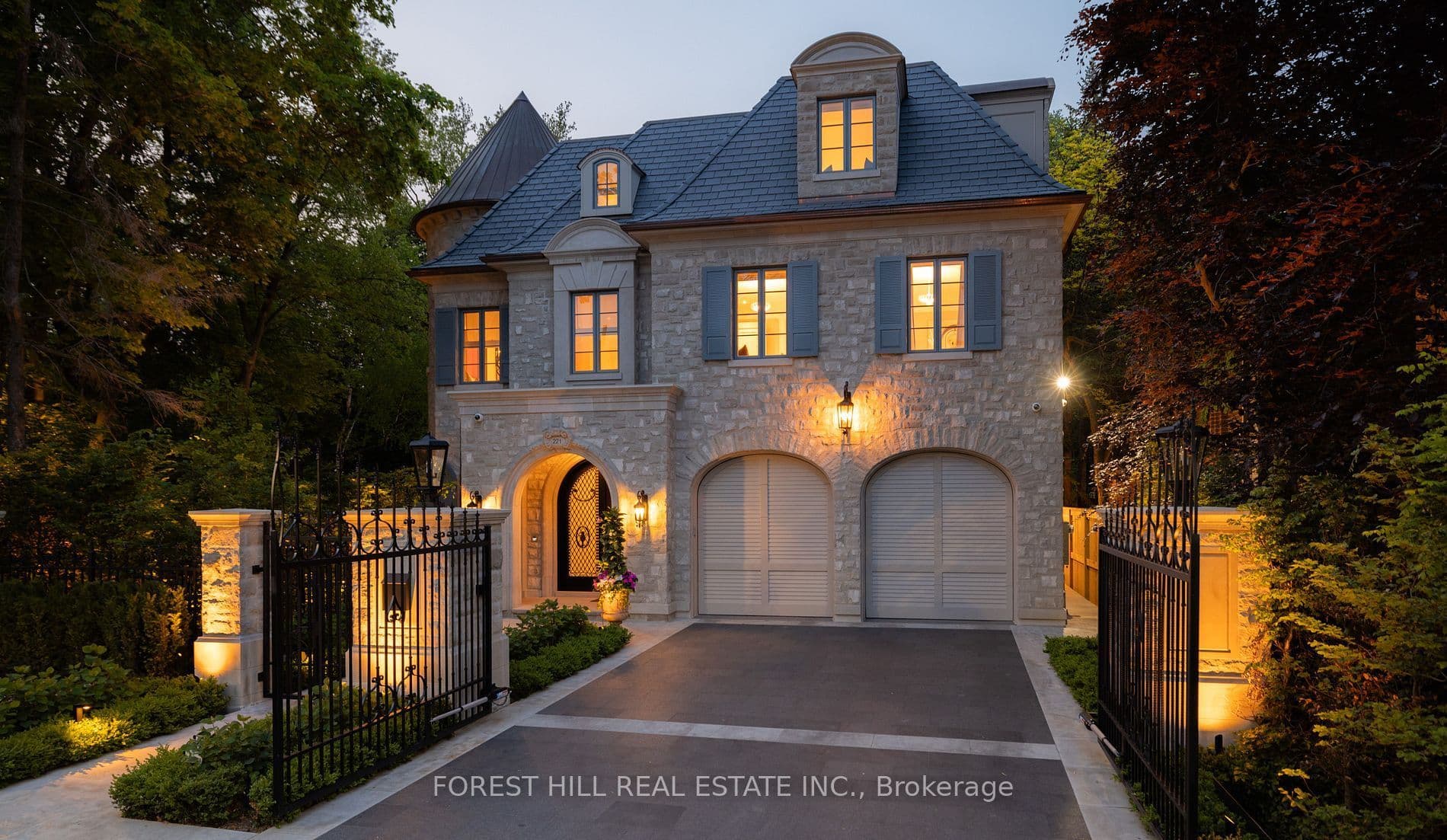 221 Forest Hill Road, Toronto C03, ON M5P 2N3