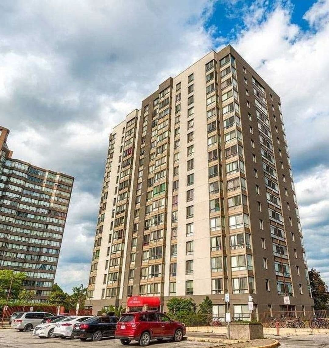 2470 Eglinton Avenue W 505, Toronto W04, ON M6M 5E7