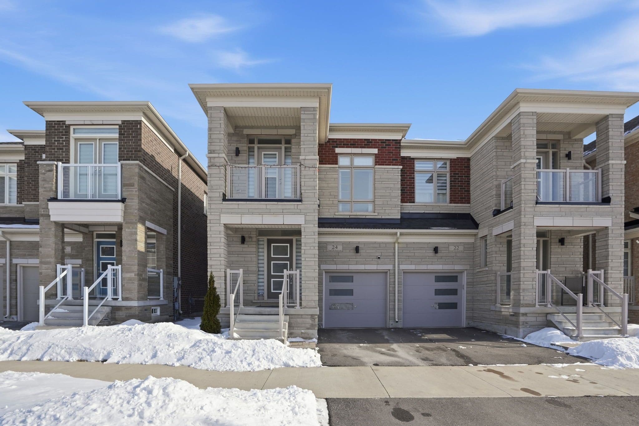 24 Great Falls Boulevard, Hamilton, ON L8B 1X8