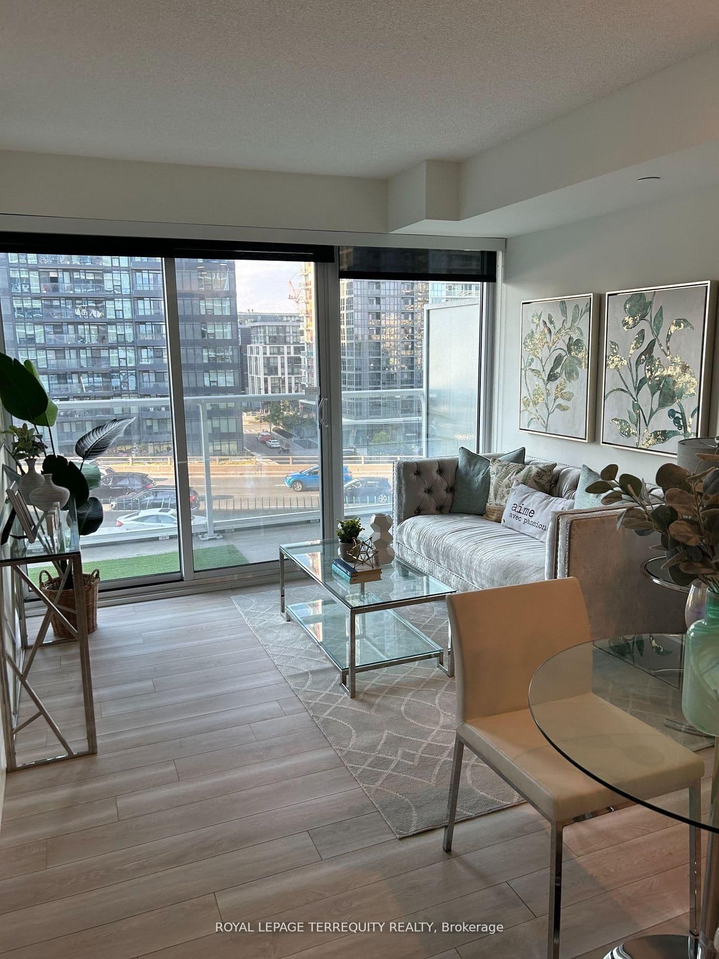 17 Bathurst Street 807, Toronto C01, ON M5V 0N1