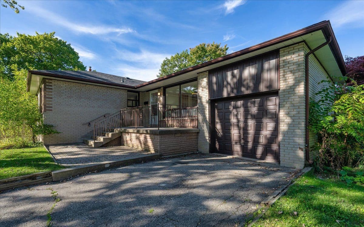 65 Glenmanor Drive, Oakville, ON L6K 2B3