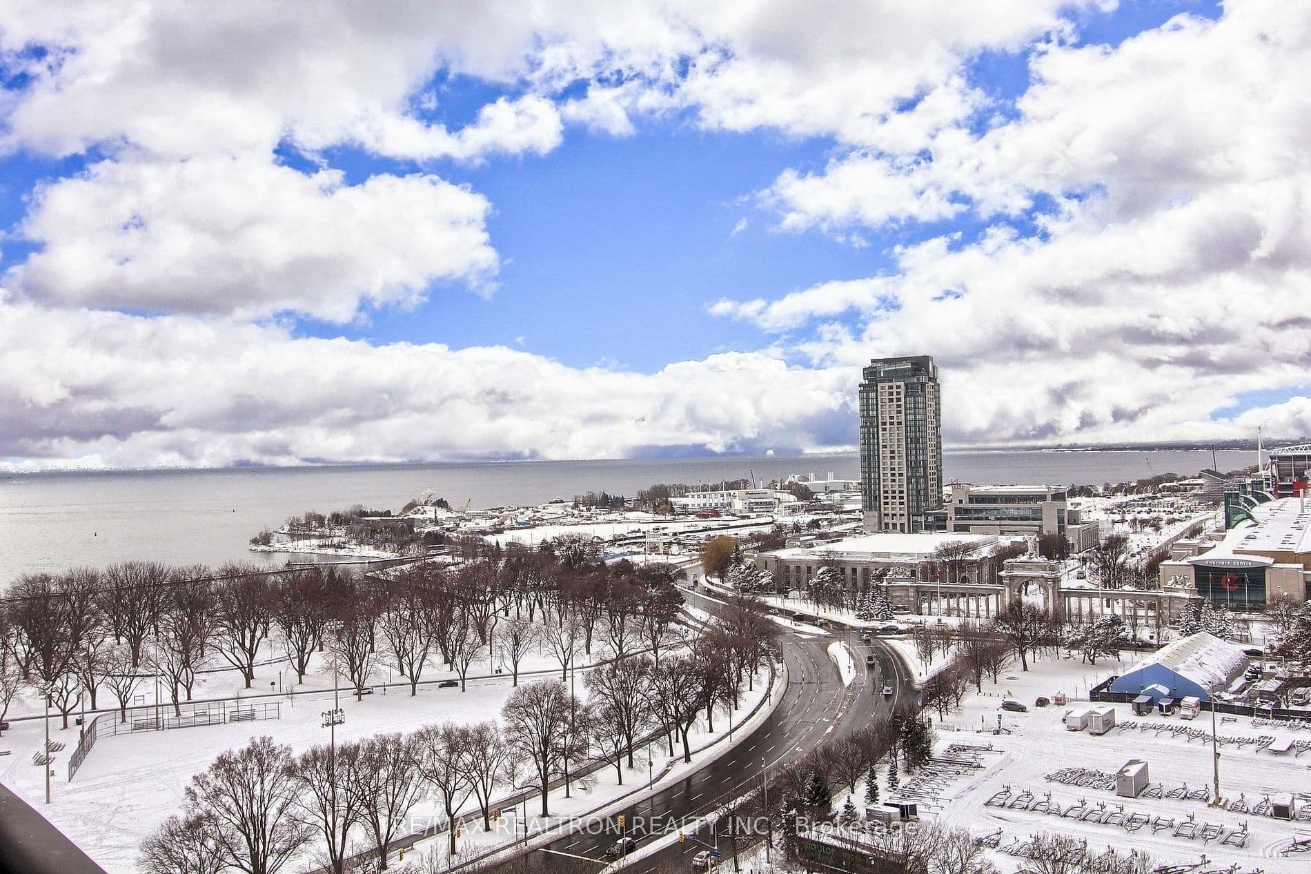 219 Fort York Boulevard 2011, Toronto C01, ON M5V 1B1