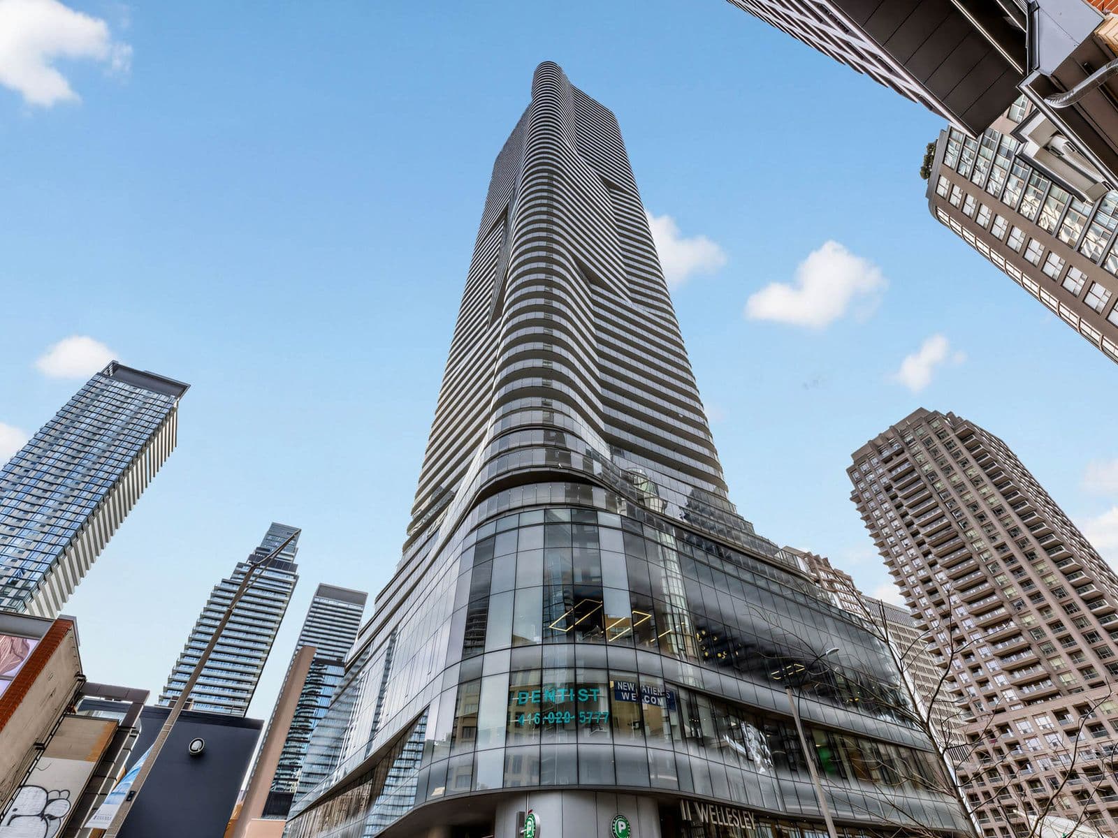 11 Wellesley Street W 3909, Toronto C01, ON M4Y 0G4