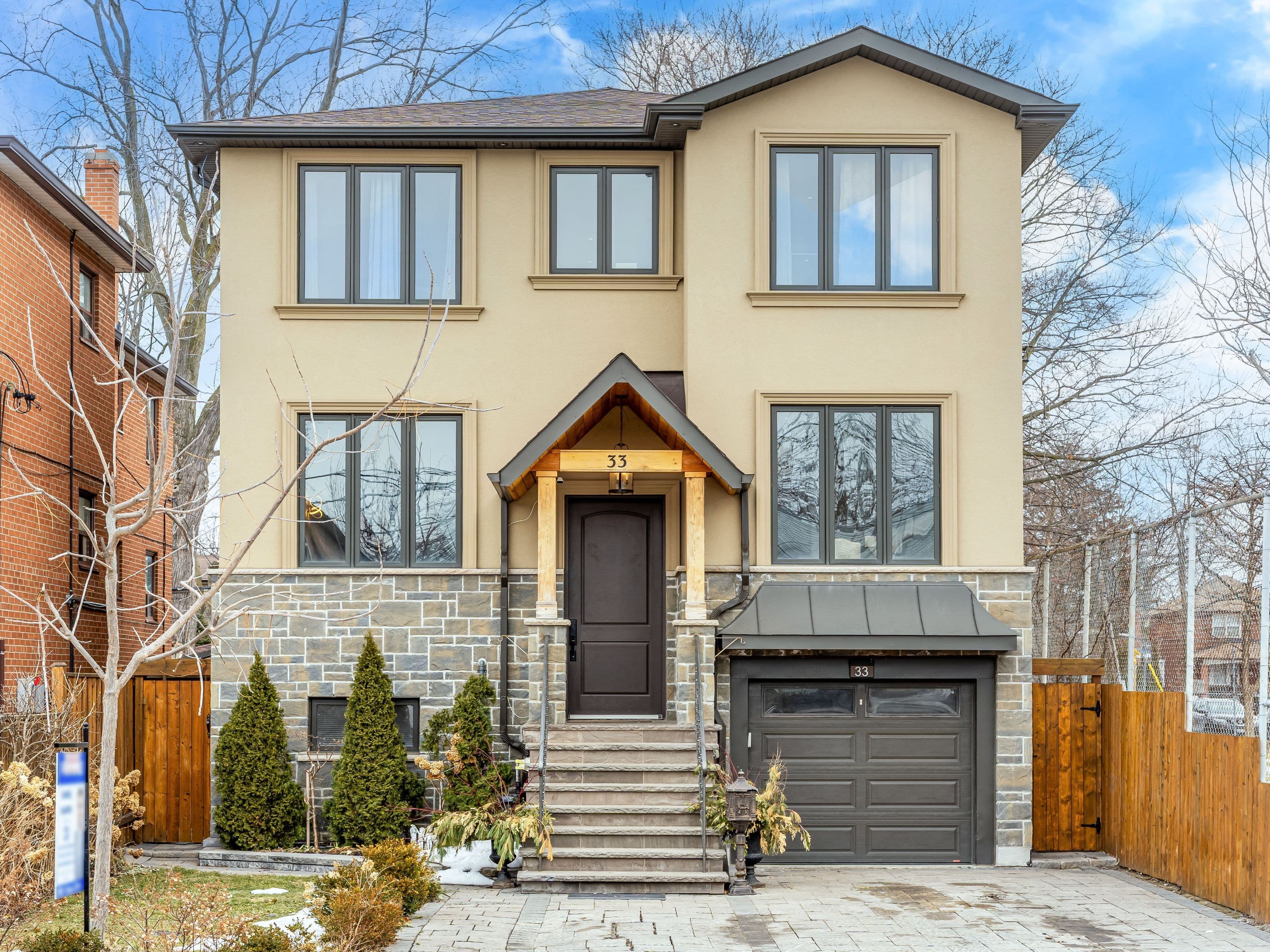 33 Twenty First Street, Toronto W06, ON M8V 3L8