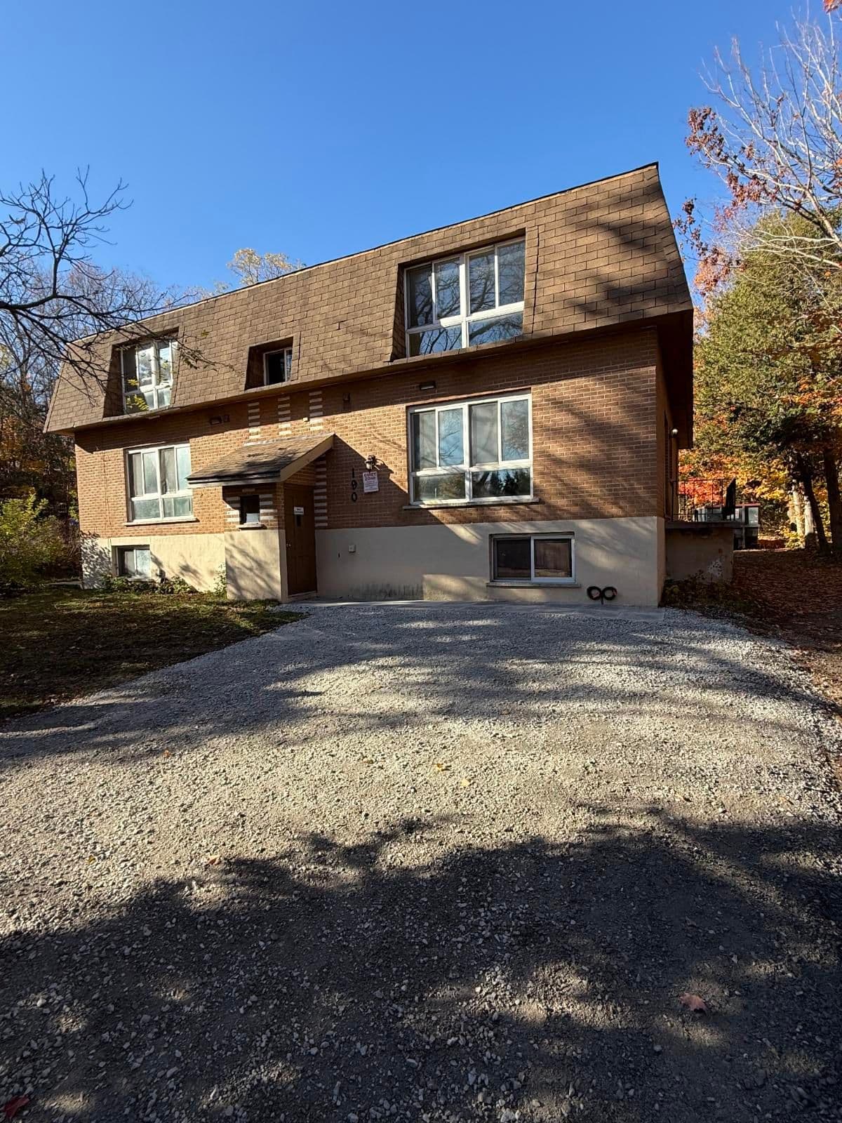 190 Borland Street E 4, Orillia, ON L3V 2C3