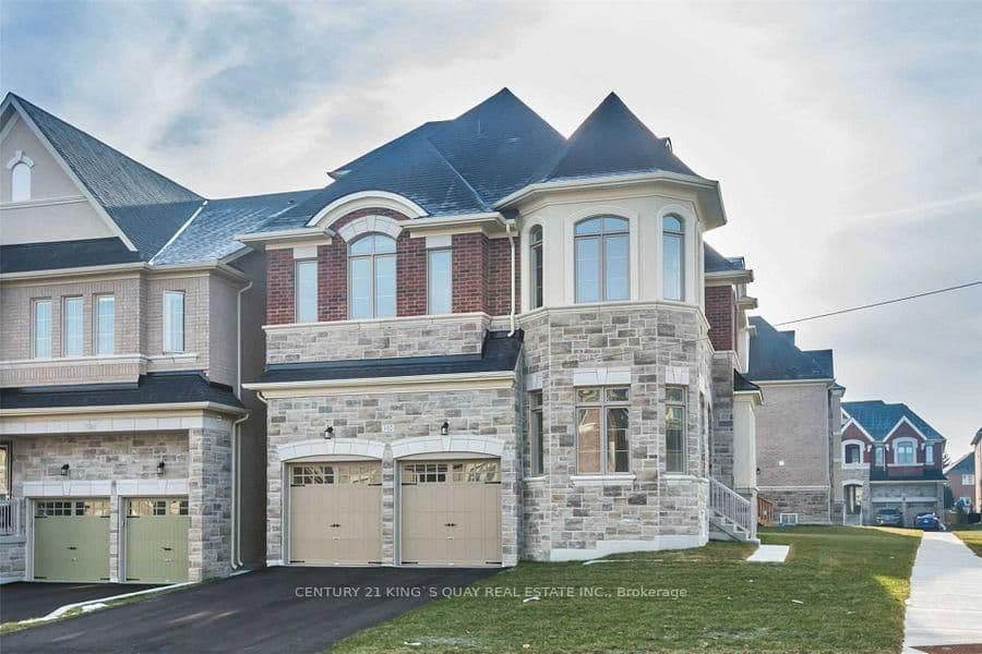 102 Giardina Crescent, Richmond Hill, ON L4B 0G2