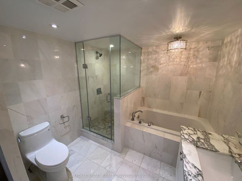 33 University Avenue 2307, Toronto C01, ON M5J 2S7