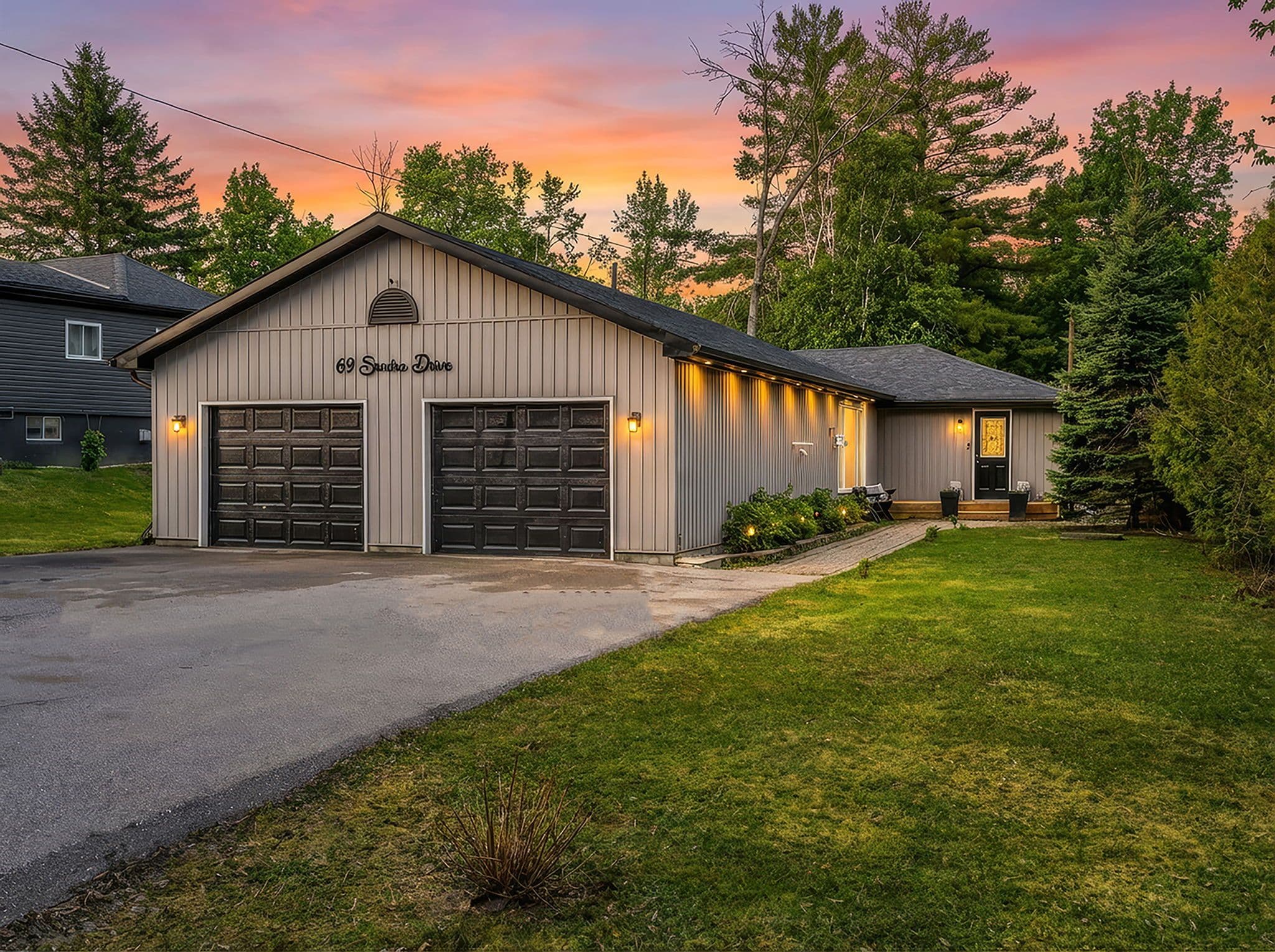 69 Sandra Drive, Georgina, ON L0E 1R0