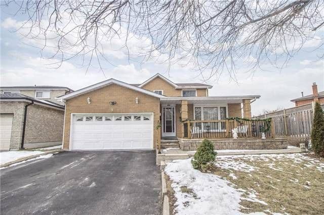 2 Hampstead Court, Markham, ON L3R 3S7