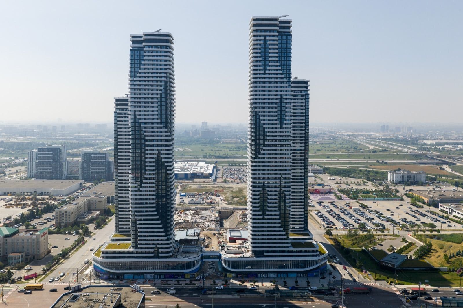 8 Interchange Way 6012, Vaughan, ON L4K 5Z7