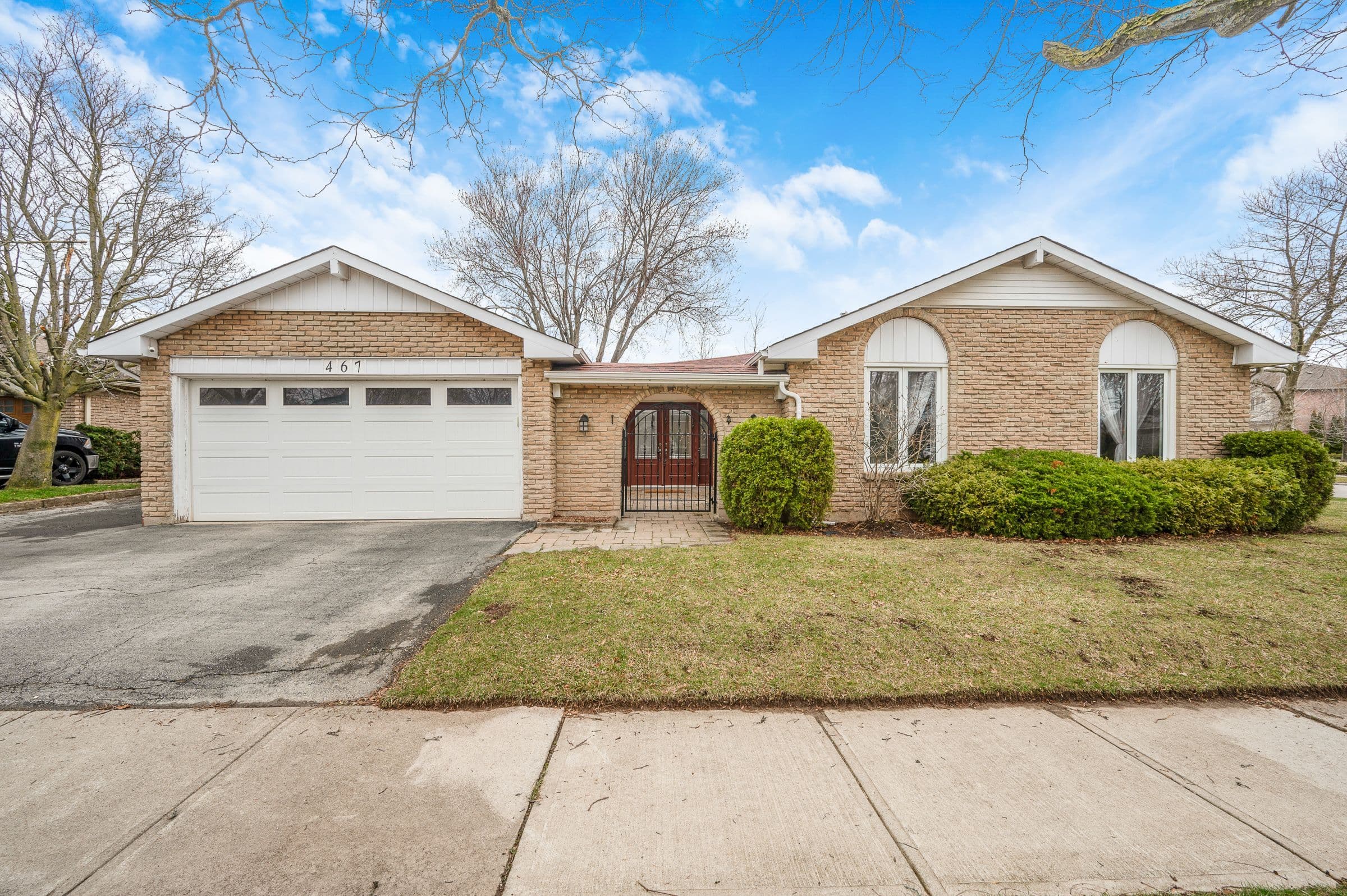 467 VANGUARD Crescent, Oakville, ON L6L 5G6