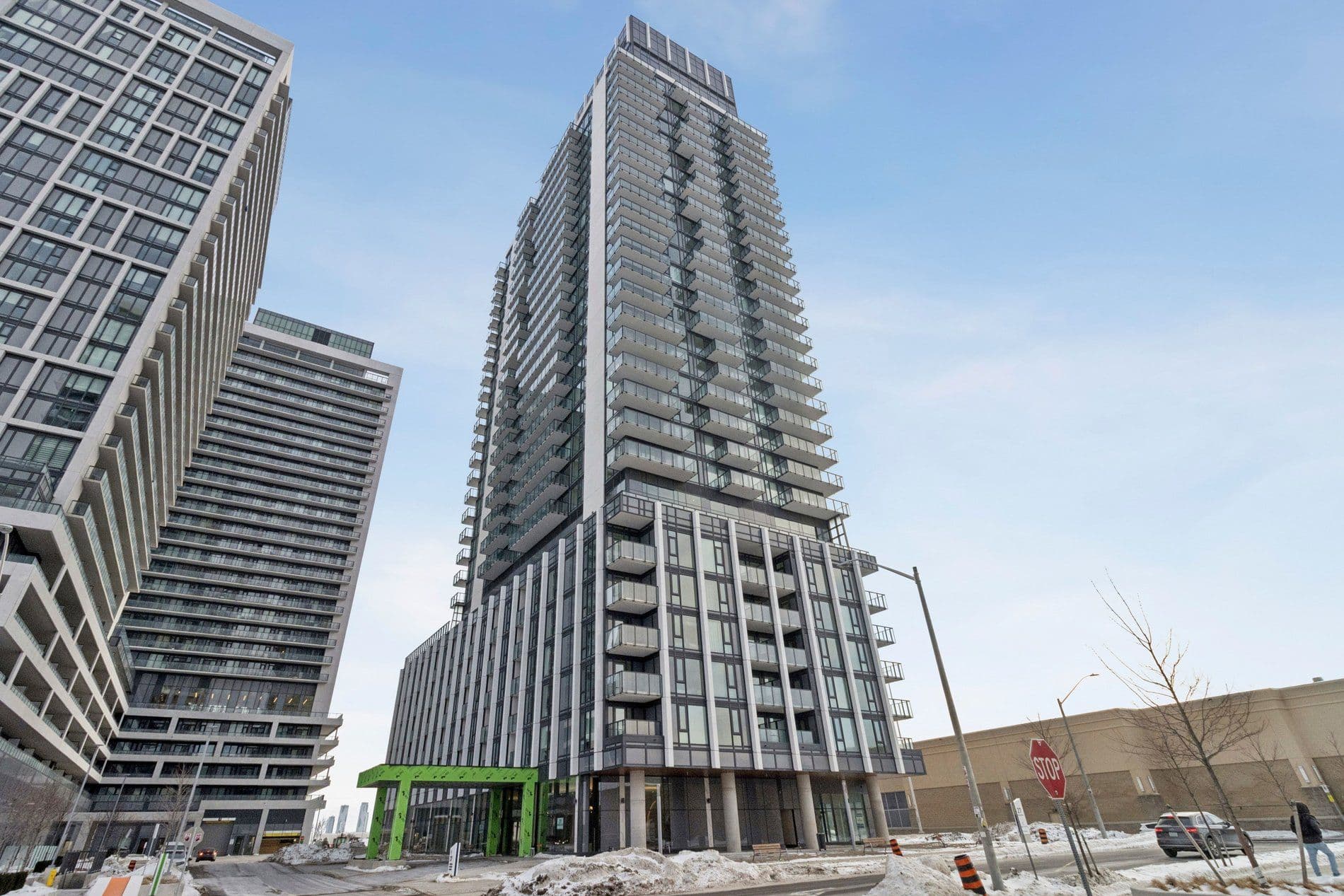 27 Korda Gate Street NE 2003, Vaughan, ON L4K 0P6