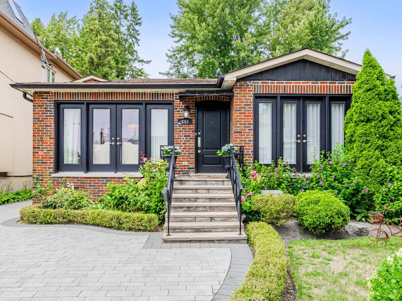 440 Glengarry Avenue, Toronto C04, ON M5M 1E8