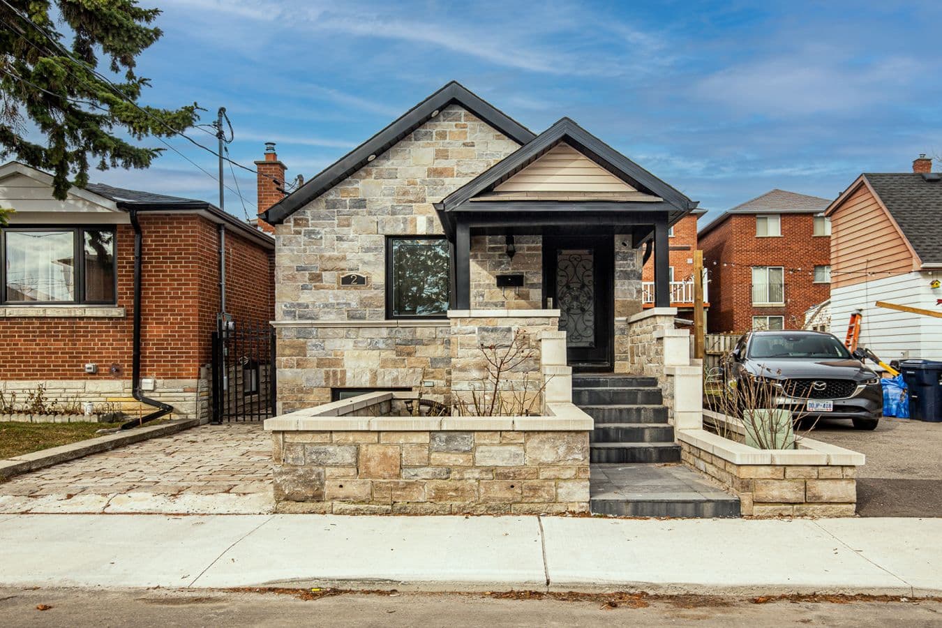 2 Birch Tree Crescent, Toronto W04, ON M6M 2K8