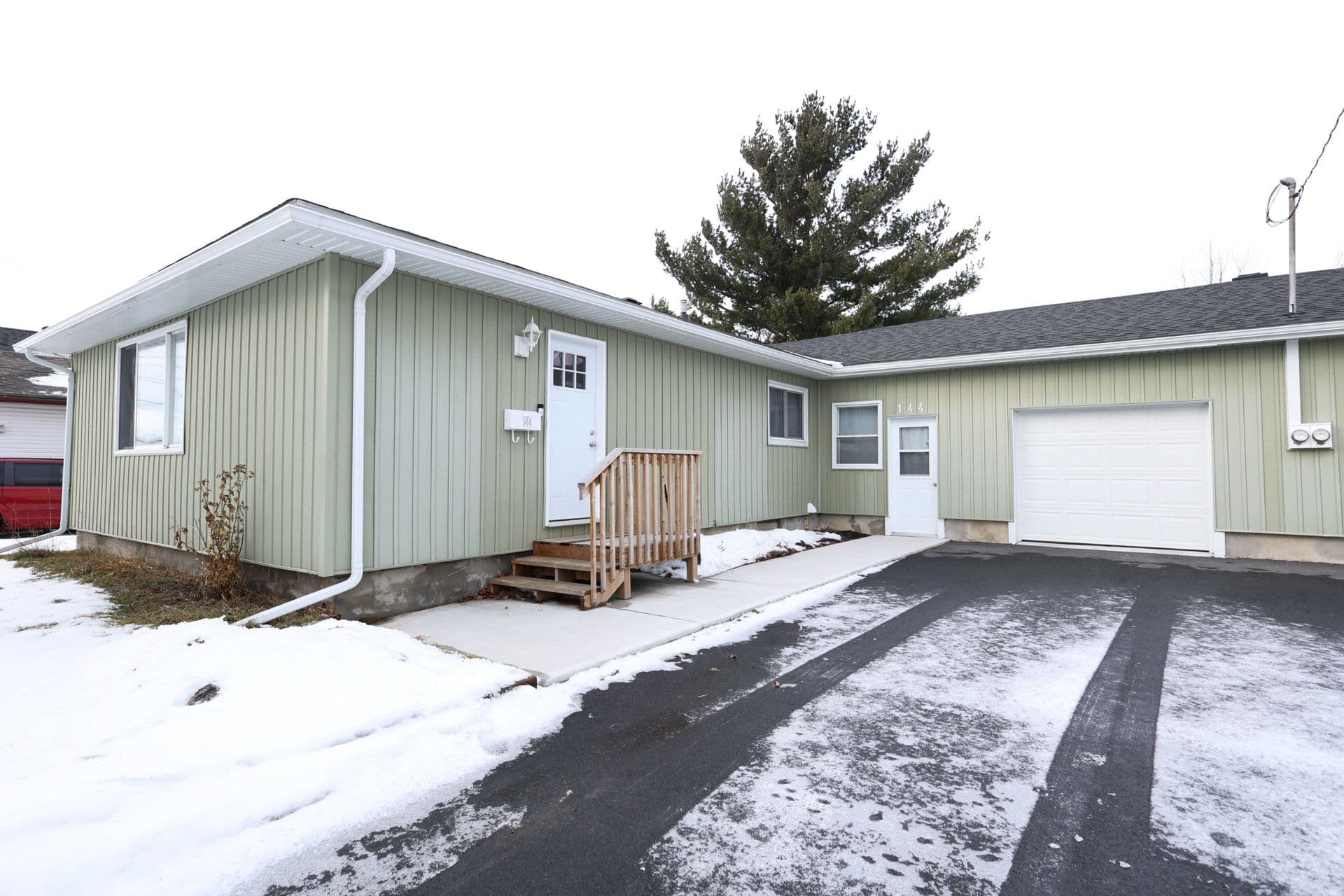 144 Elsie Avenue, Cornwall, ON K6J 3L9