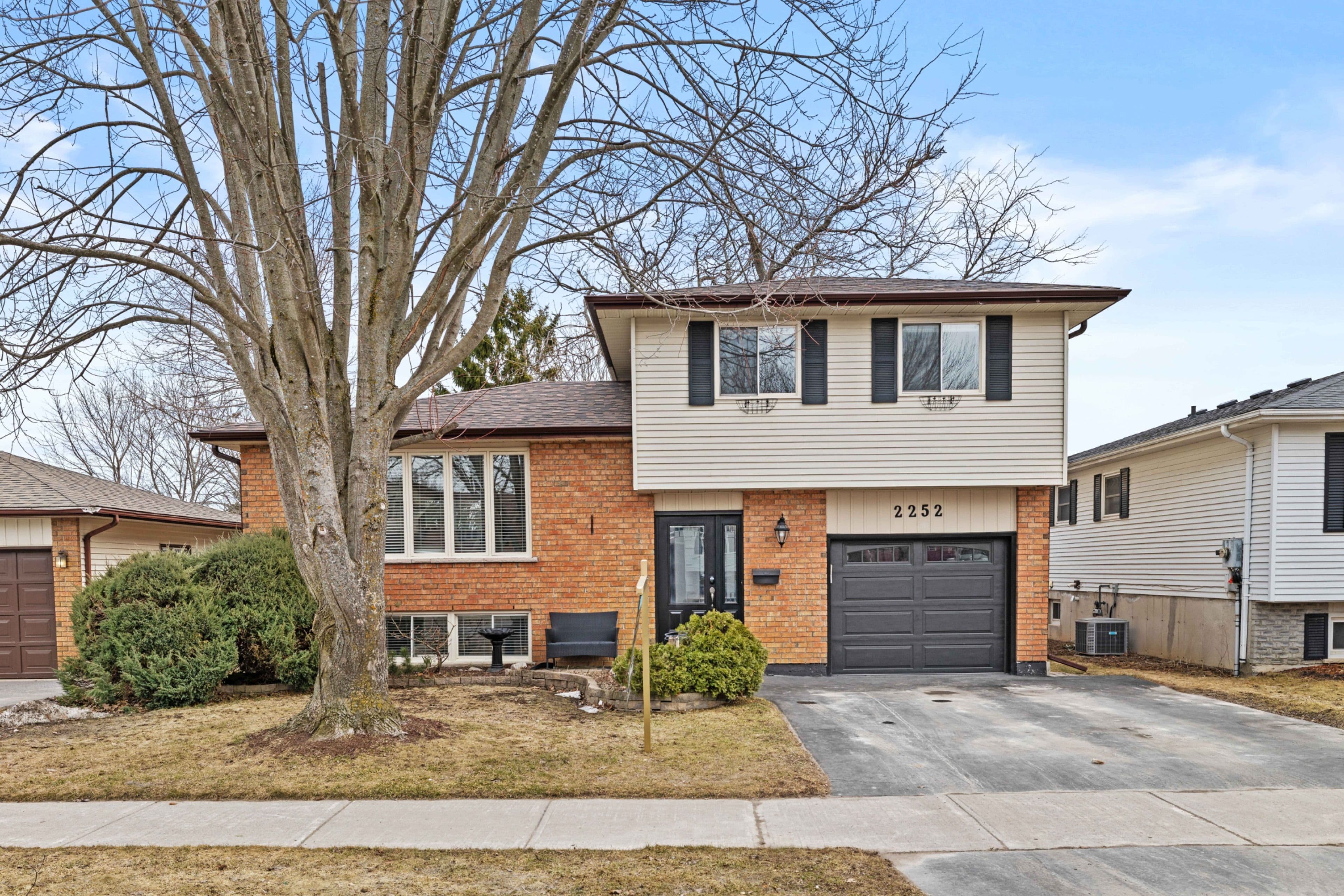 2252 Denure Drive, Peterborough, ON K9K 2G3