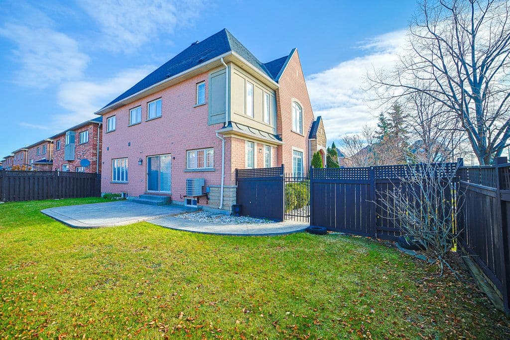 3565 Stonecutter Crescent, Mississauga, ON L5M 7N7