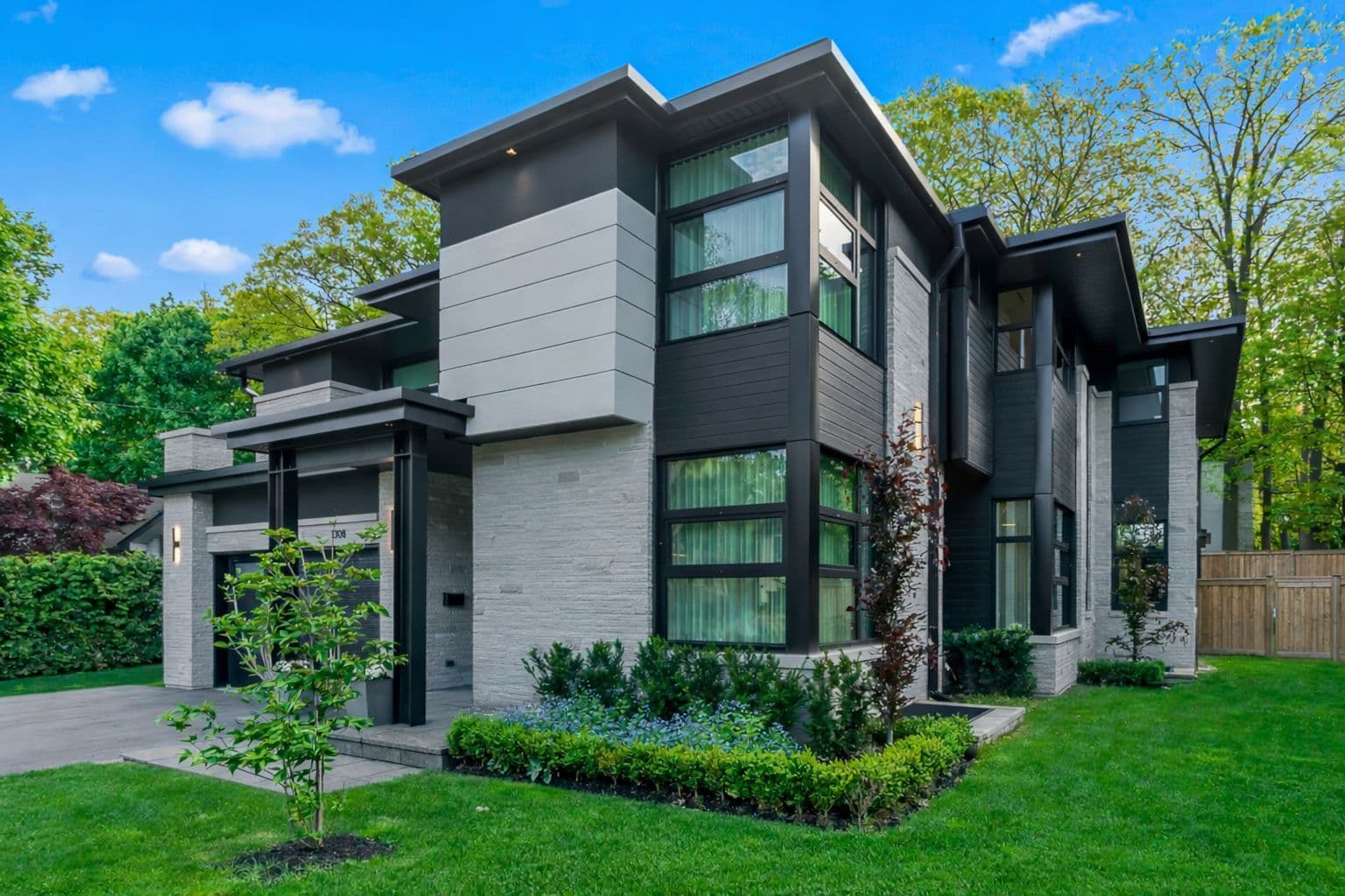 1308 Greenoaks Drive, Mississauga, ON L5J 3A5