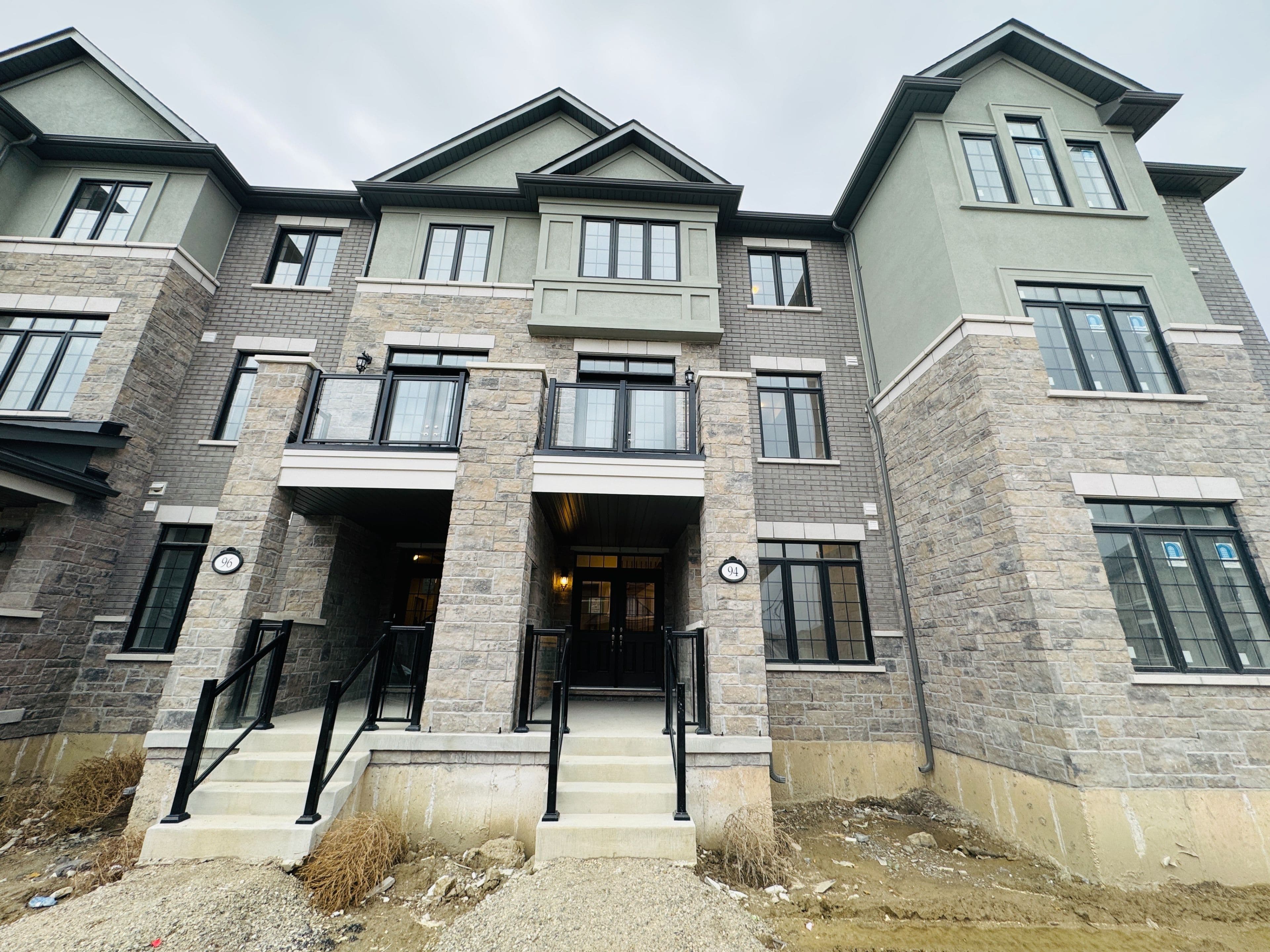 94 Grassbank Road, Brampton, ON L6R 4E6