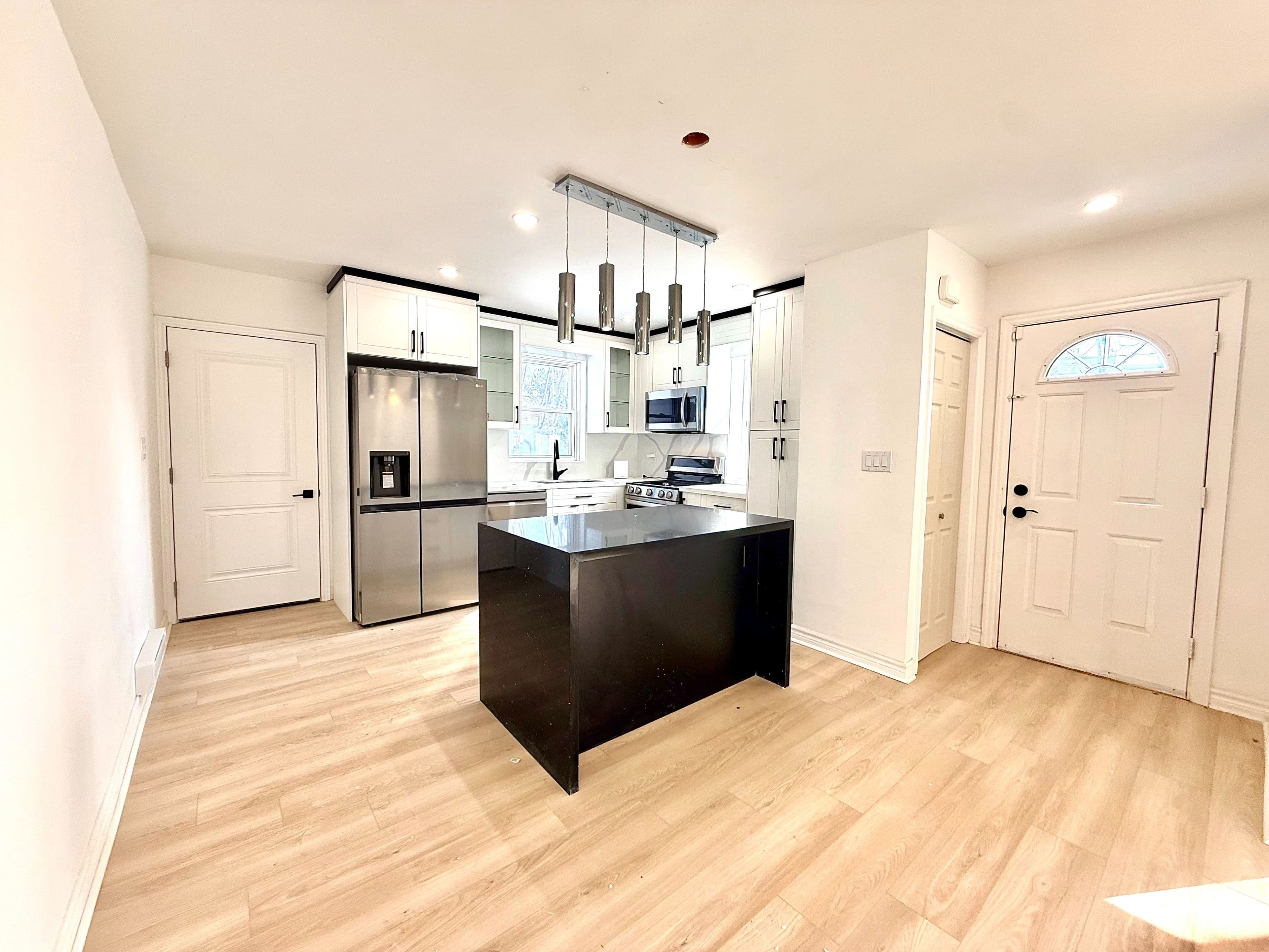 34 Touraine Avenue Upper, Toronto C06, ON M3H 1R2