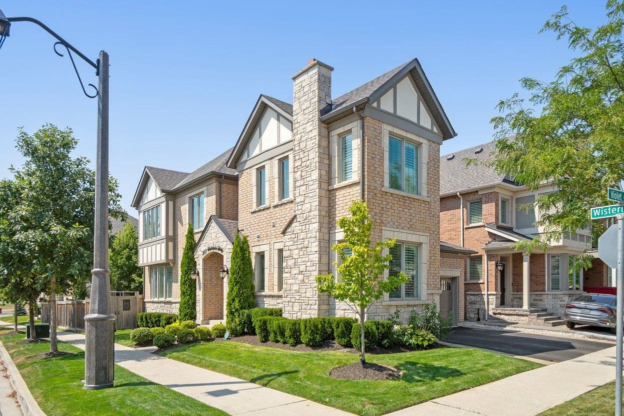 355 Wisteria Way, Oakville, ON L6M 1L6