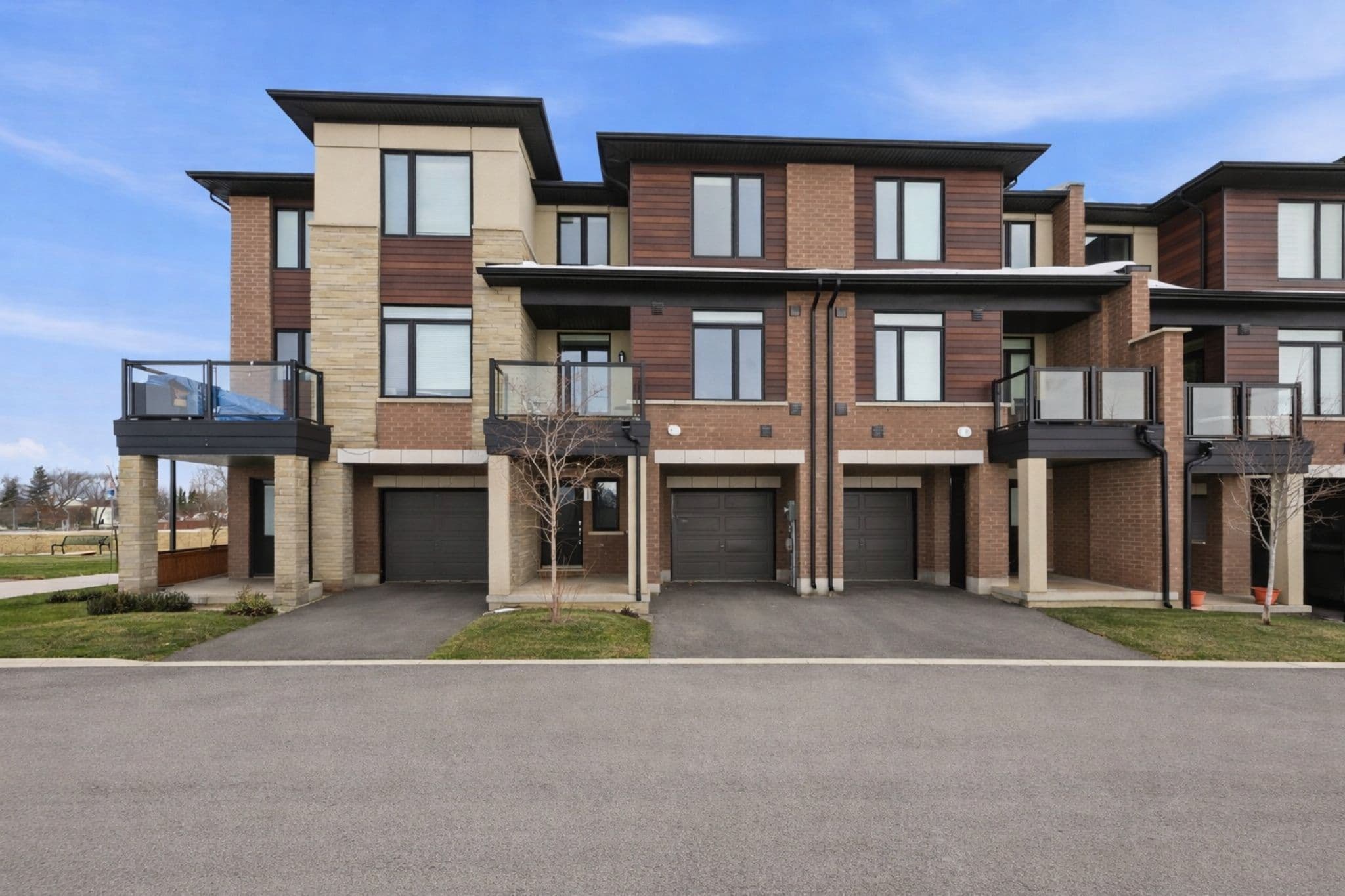 590 North Service Road 44, Hamilton, ON L8E 0K5