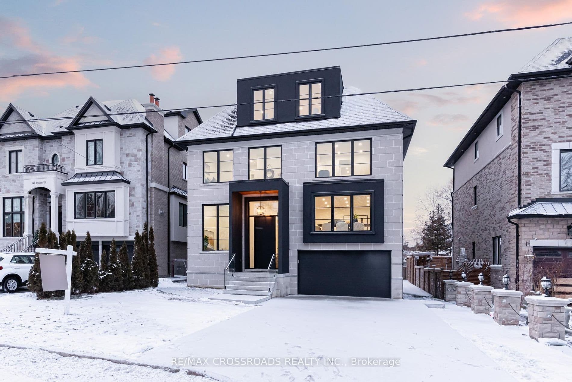 642 Annland Street, Pickering, ON L1W 1B1