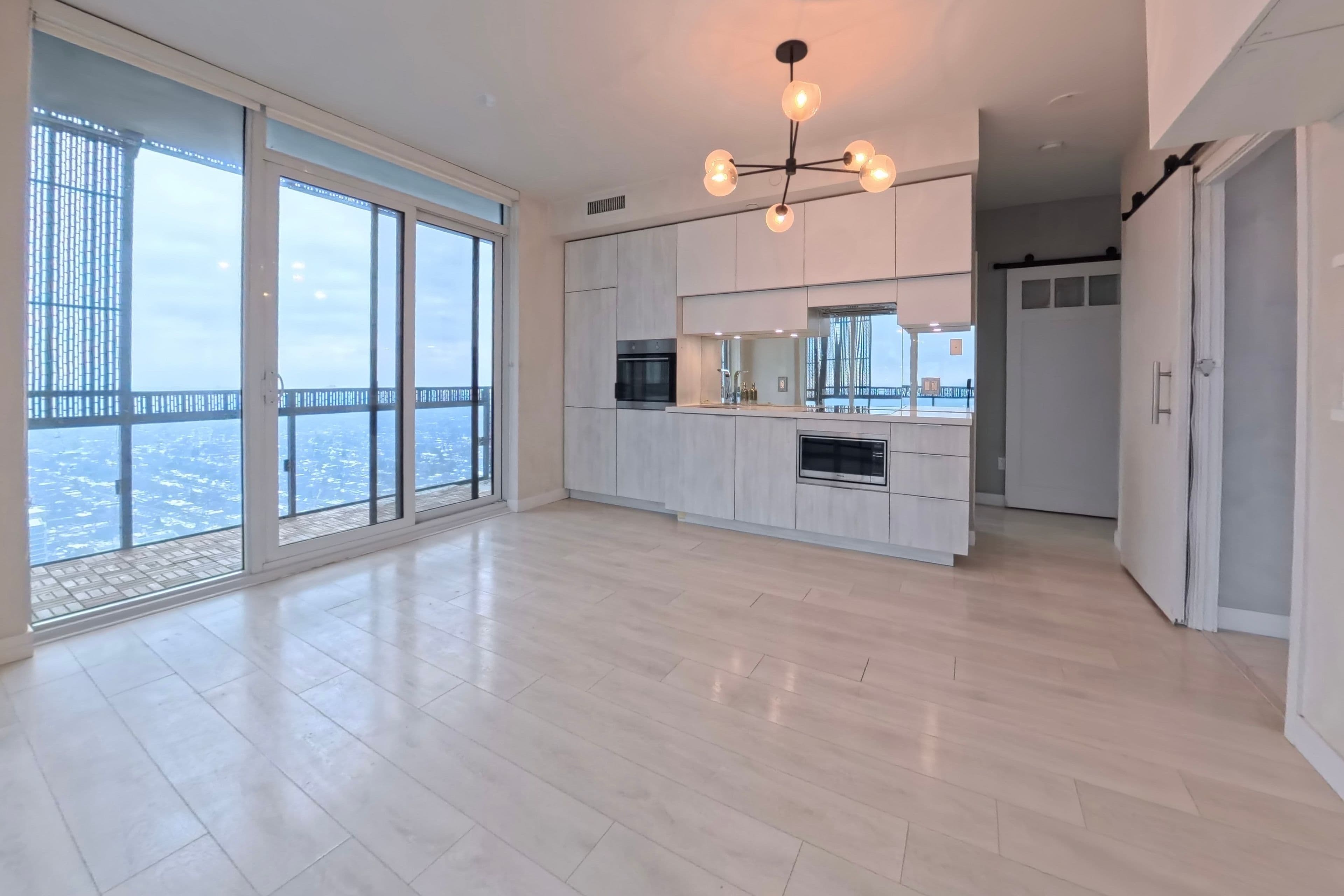 8 Eglinton Avenue E 5608, Toronto C10, ON M4P 0C1