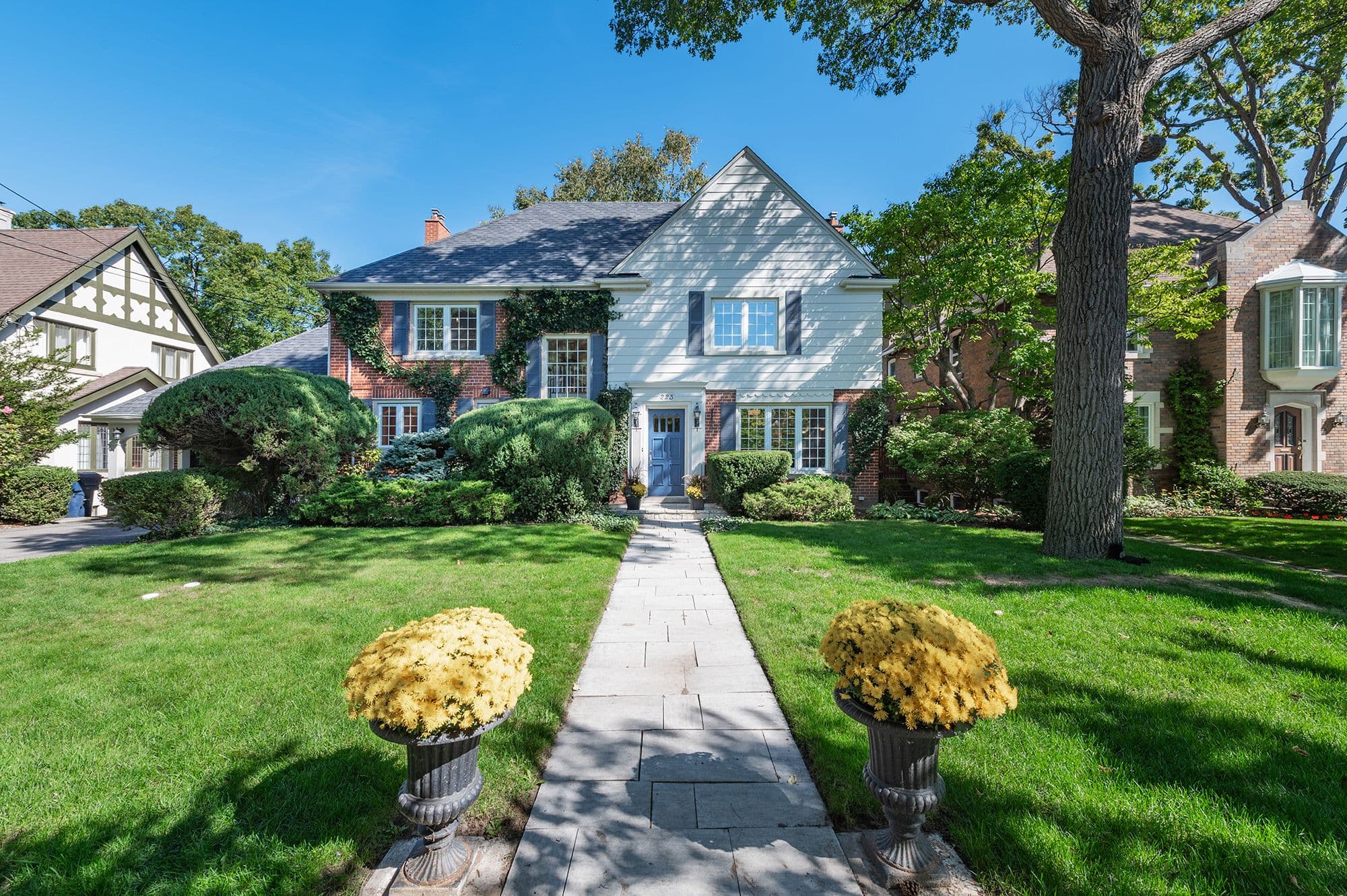 223 Riverside Drive, Toronto W01, ON M6S 4A8