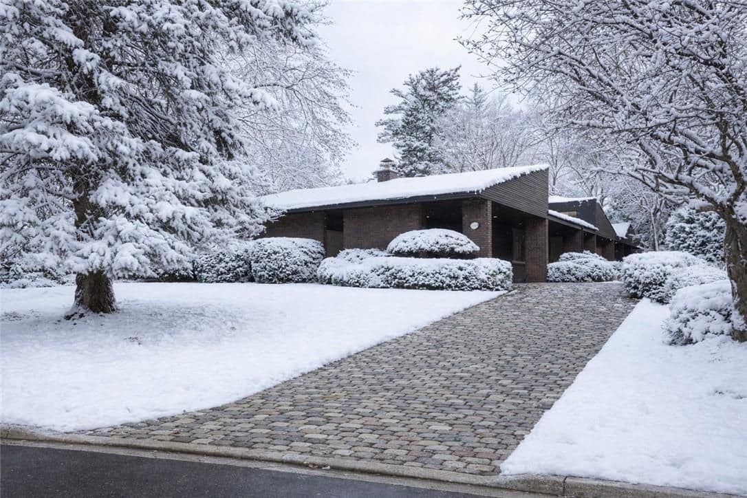 1168 Carey Road, Oakville, ON L6J 2E4