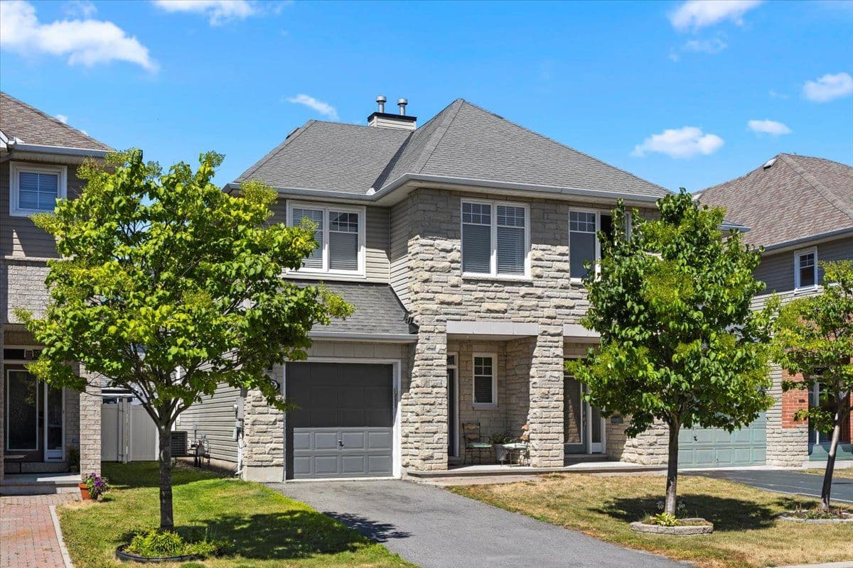 416 Rochefort Circle, Orleans - Cumberland and Area, ON K4A 0M8