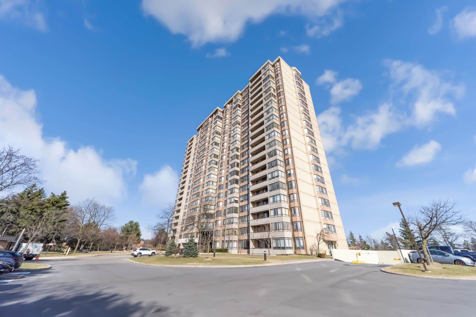100 County Court Boulevard 1604, Brampton, ON L6W 3X1