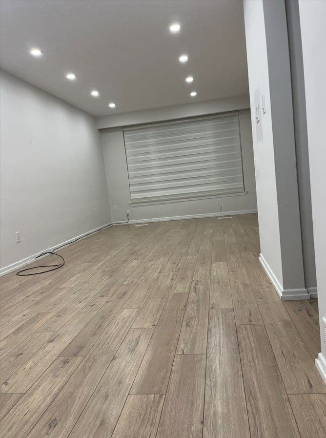 1867 Sandgate Crescent Upper, Mississauga, ON L5J 2E7