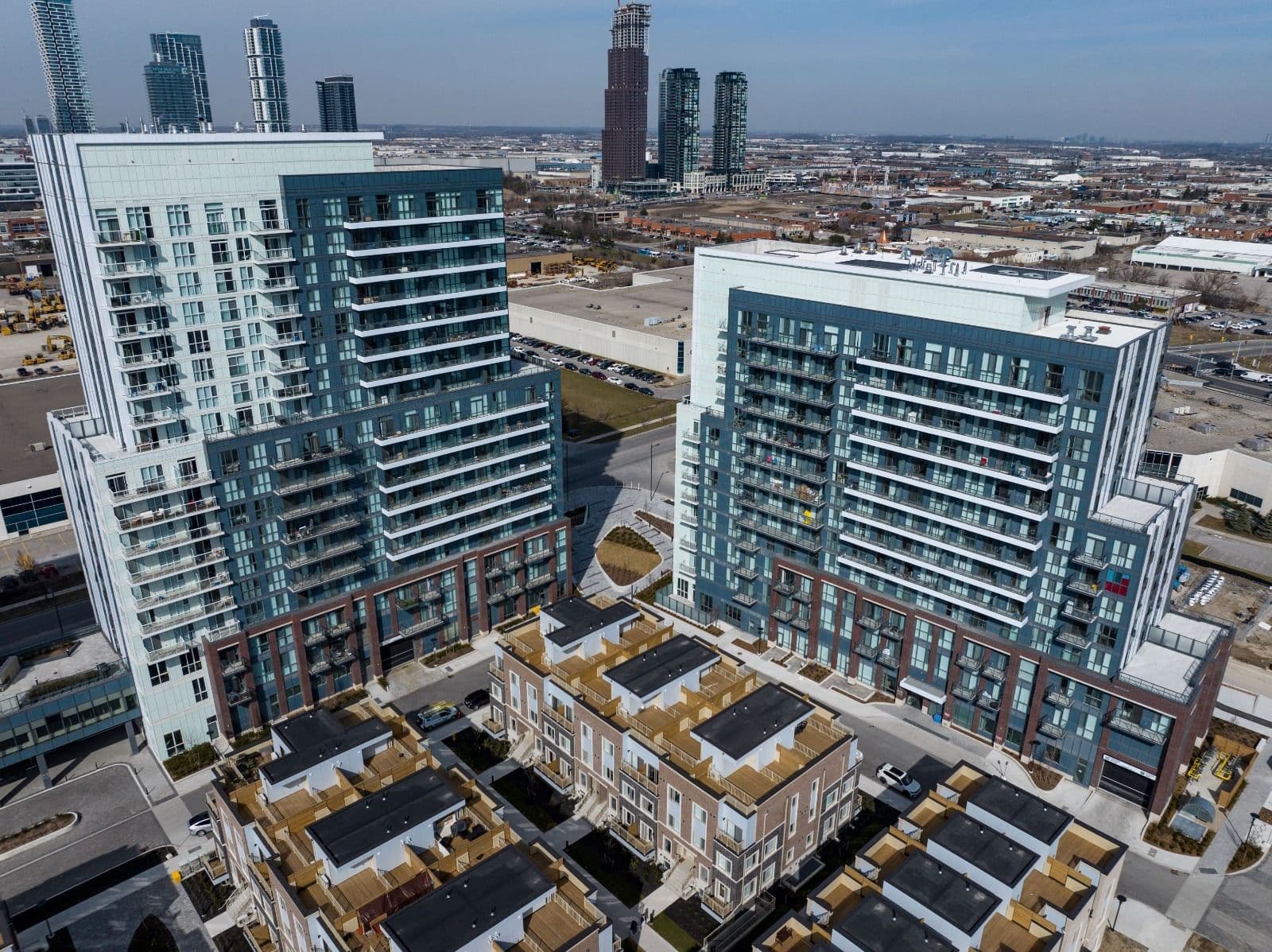 60 Honeycrisp Crescent 909, Vaughan, ON L4K 0M7