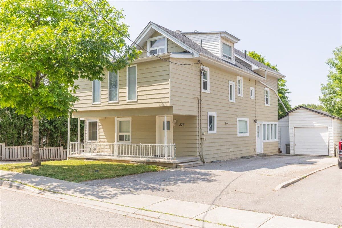 379 Simcoe Street, Newmarket, ON L3Y 2M4