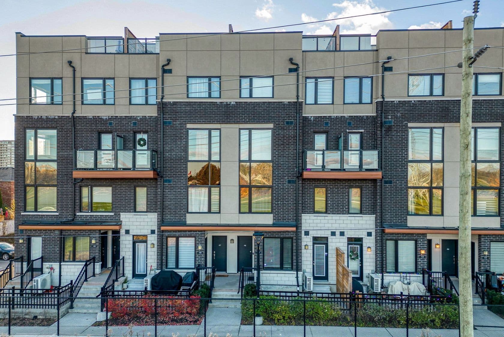 1555 Kingston Road 404, Pickering, ON L1V 0E9