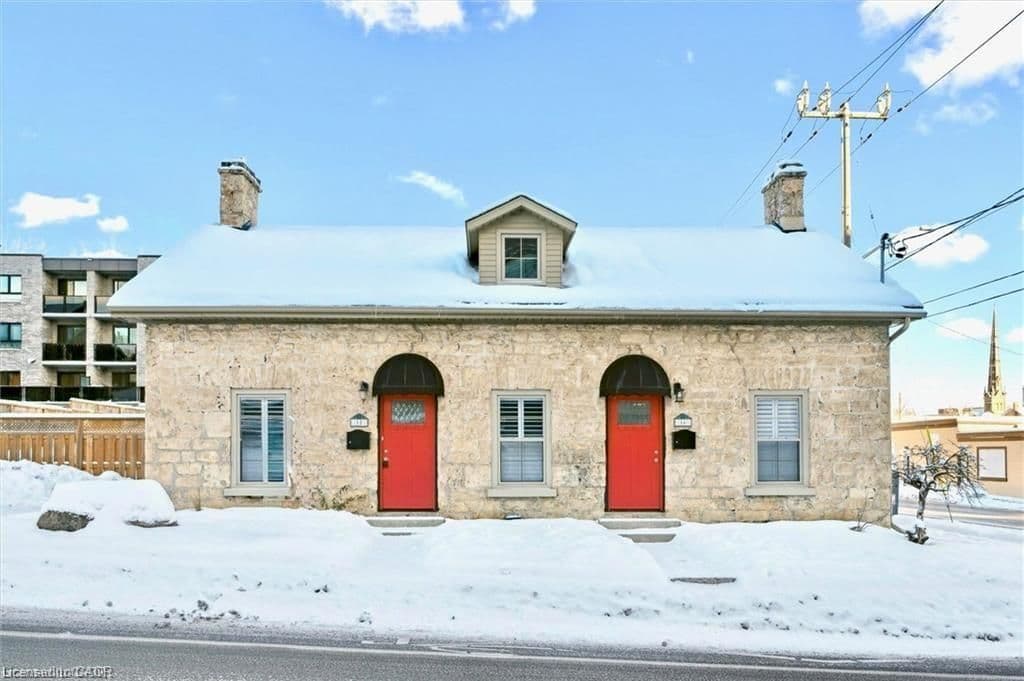 16 St Andrews Street, Cambridge, ON N1S 1M4